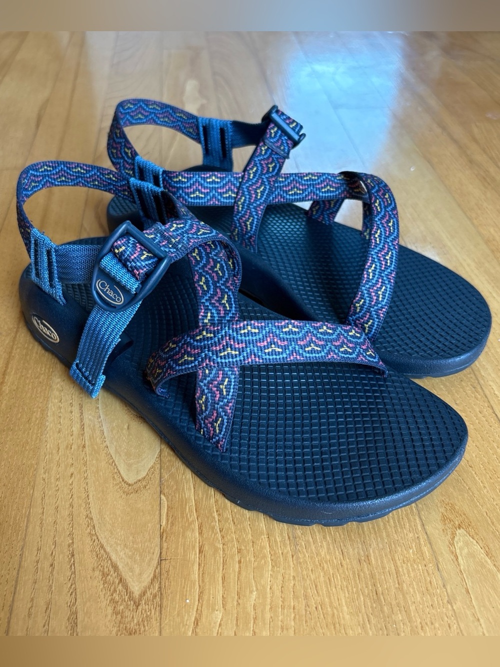 Chaco Women’s Z/1 Classic Sandals Navy Blue Pink Yellow Waves Z1 Shoes Size 9